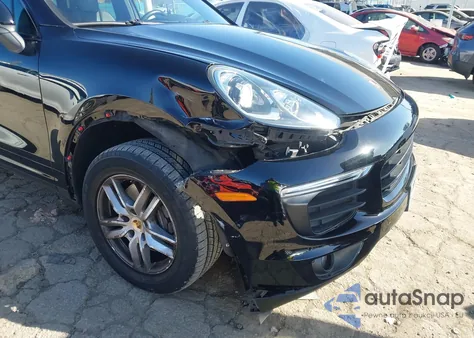 2016 Porsche Cayenne z USA, uszkodzony, nr VIN WP1AA2A28GKA11046